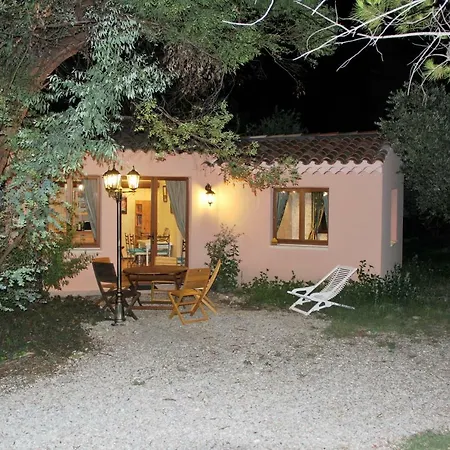 Derriere Les Oliviers -le Mas De La Cigale Bleue Holiday home